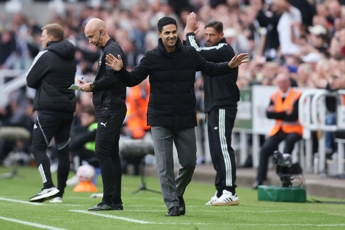 Arsenal Tundukkan Palace 1-0: 🎯 Eze Bawa Gunners Kokoh di Puncak - Image 2