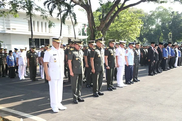 Upacara HUT KORPRI ๐๏ธ ke-54 Kemhan: Peringatan Khidmat di Lapangan BTI Jakarta - Image 2