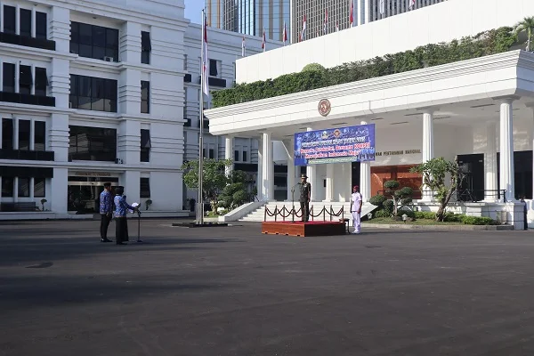 Upacara HUT KORPRI ๐๏ธ ke-54 Kemhan: Peringatan Khidmat di Lapangan BTI Jakarta - Image 1