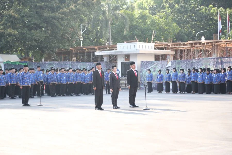 Upacara HUT KORPRI ๐๏ธ ke-54 Kemhan: Peringatan Khidmat di Lapangan BTI Jakarta - Image 3