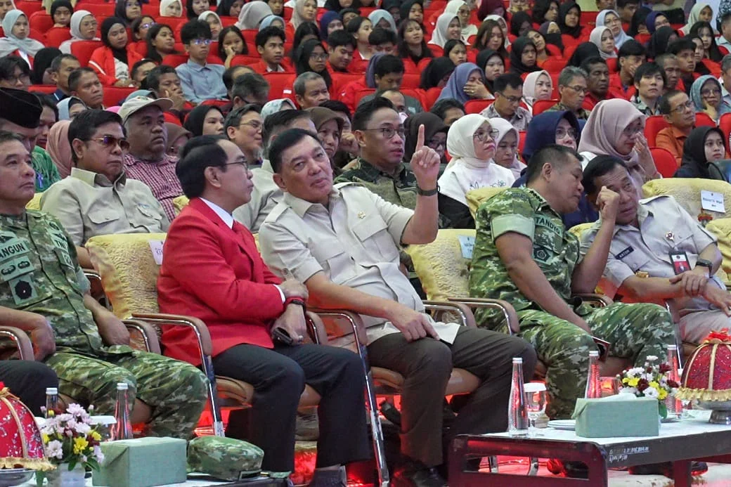 Menhan Sjafrie ๐ Ajak Mahasiswa Unhas Jadi Simpul Kekuatan Bangsa - Image 2