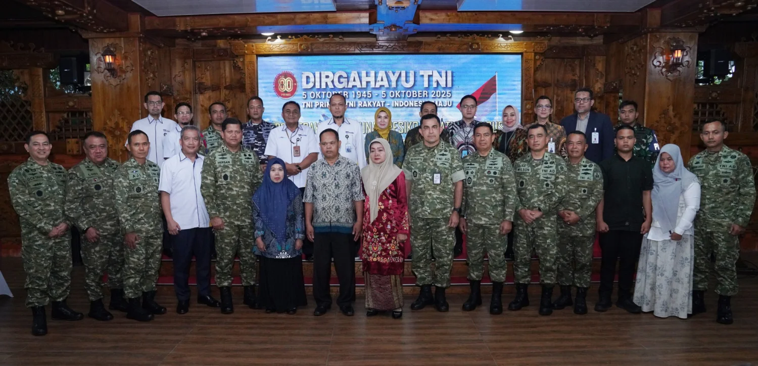 TNI Serahkan Santunan 💐 Prajurit Gugur di HUT ke-80 Bersama ASABRI - Image 5