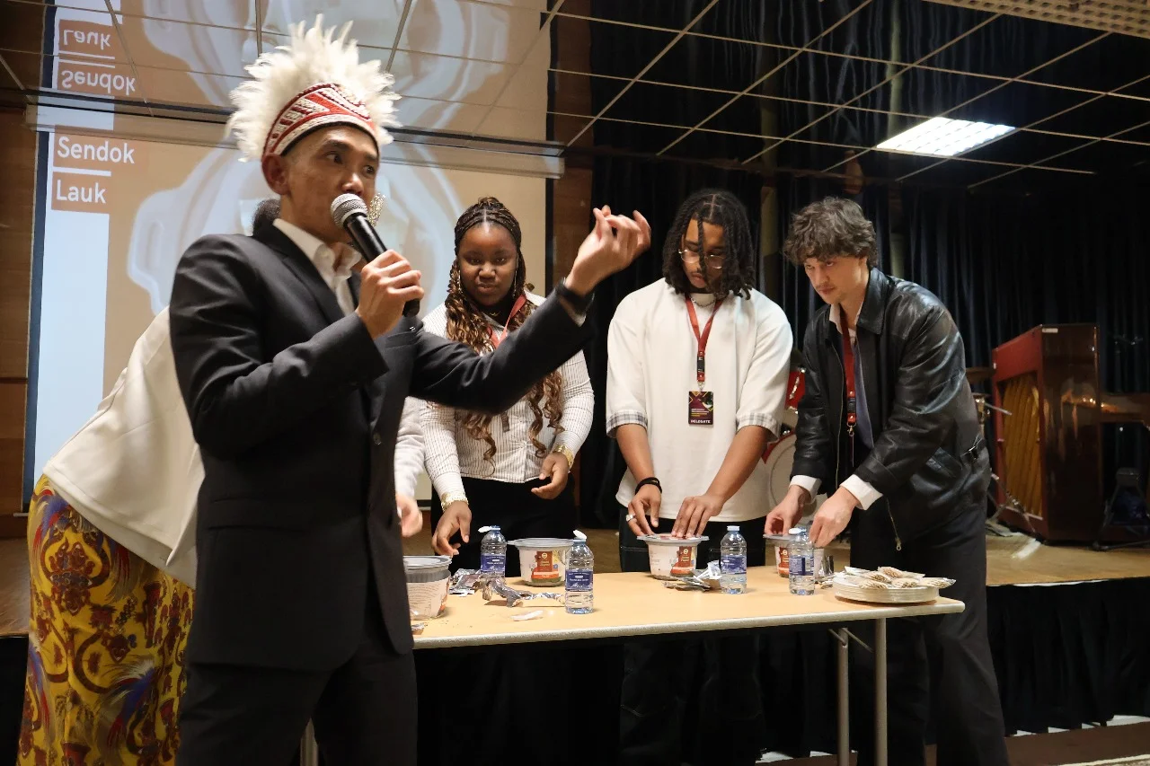 Diplomasi 🌏 Pertahanan Indonesia Hadirkan Semangat Pembangunan Papua di Paris - Image 5