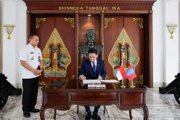 Menhan RI 🤝 Dubes Mongolia Perkuat Kerja Sama Bilateral Pertahanan - Image 2