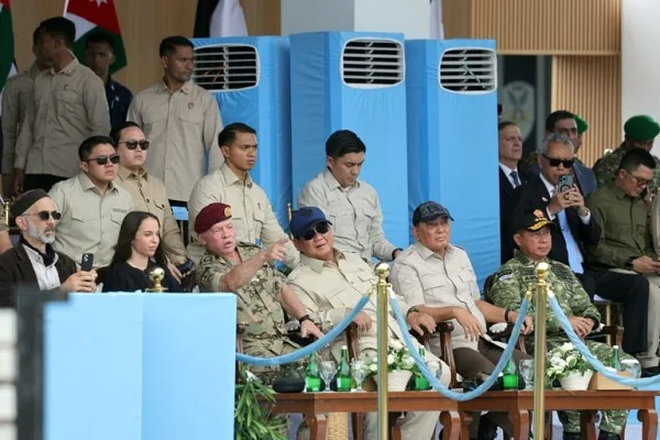 Prabowo dan Raja Yordania Saksikan Demonstrasi Drone 🚁 Gabungan TNI - Image 1