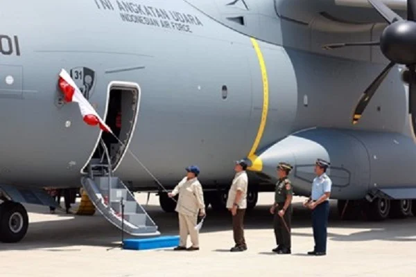Presiden Prabowo Serahkan Pesawat ✈️ Angkut A400M ke TNI AU di Halim Perdanakusuma - Image 1