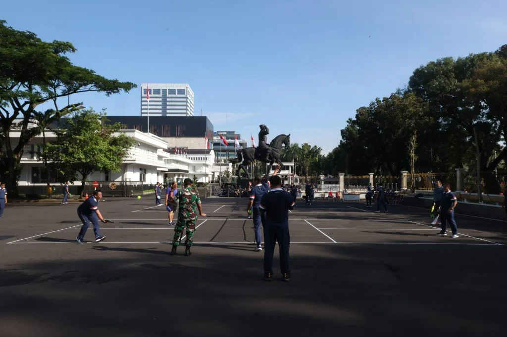 Itjen Kemhan Perkenalkan Pickleball ๐ untuk Kebugaran Anggota - Image 5
