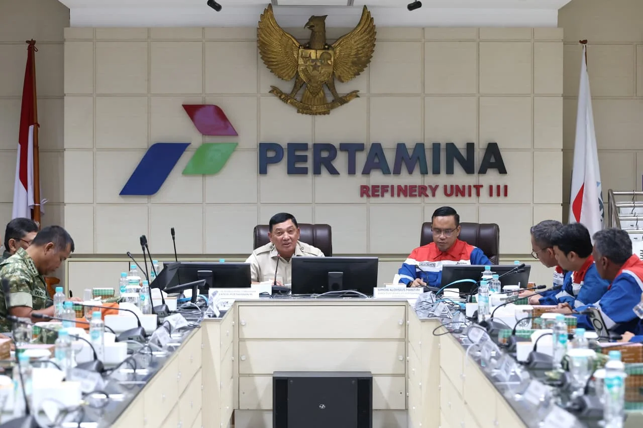 Menhan Sjafrie 🛡️ Tinjau Kilang Pertamina Plaju Palembang - Image 1