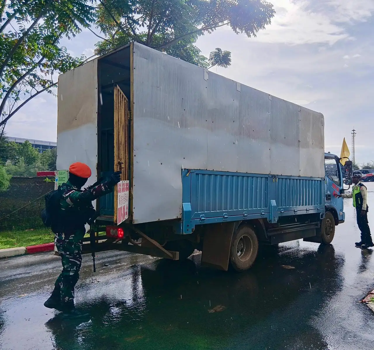 Satgas Terpadu 🛡️ Gagalkan Penyelundupan Nikel di Bandara IWIP Maluku Utara - Image 3