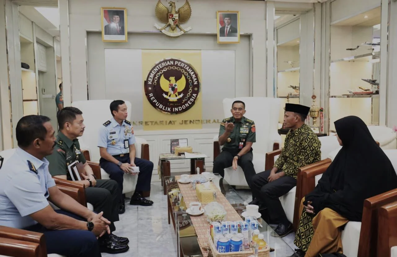 Kemhan Berangkatkan Umroh ✈️ Penghargaan untuk Keluarga Korban KKB Papua - Image 1