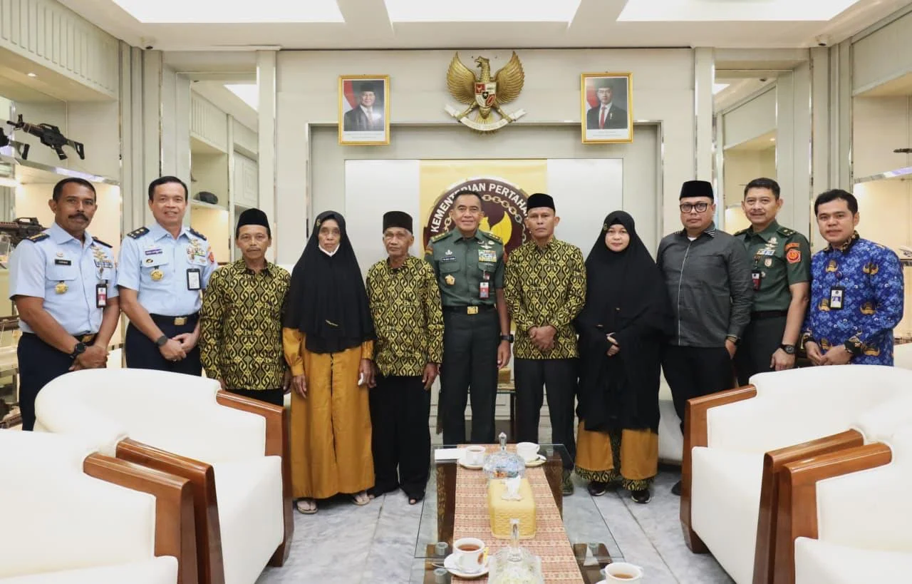 Kemhan Berangkatkan Umroh ✈️ Penghargaan untuk Keluarga Korban KKB Papua - Image 2