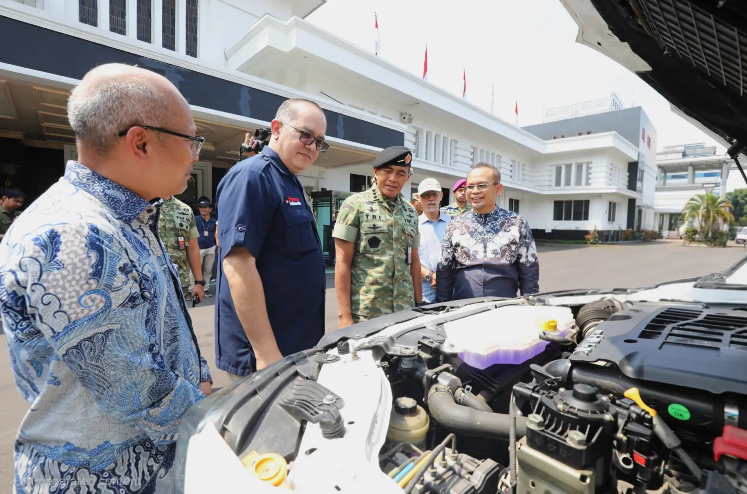 Kemhan Terima ๐ Hibah Kendaraan Tangguh untuk Distribusi Logistik Bencana Sumatera - Image 1