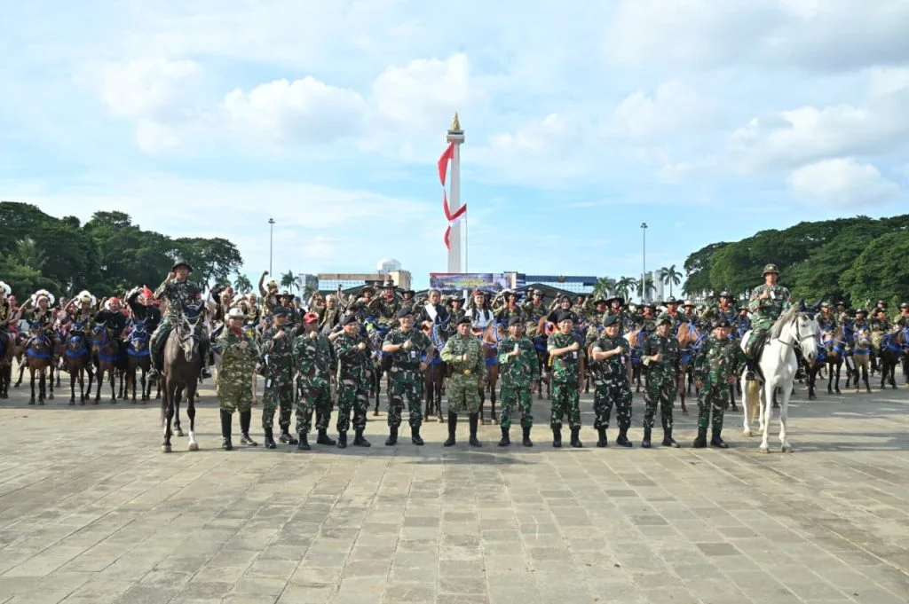 Kemhan Resmikan 🐴 130 Personel Komcad Berkuda di Monas Jakarta - Image 5