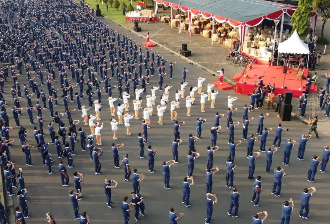 Menhan Sjafrie Perkuat 🤝 Soliditas Kemhan Lewat Olahraga Bersama di Monas - Image 5