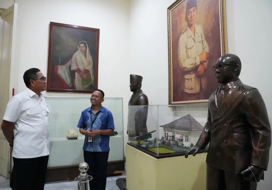 Wamenhan Tinjau Koleksi 🏛️ Museum Nasional Indonesia - Image 1