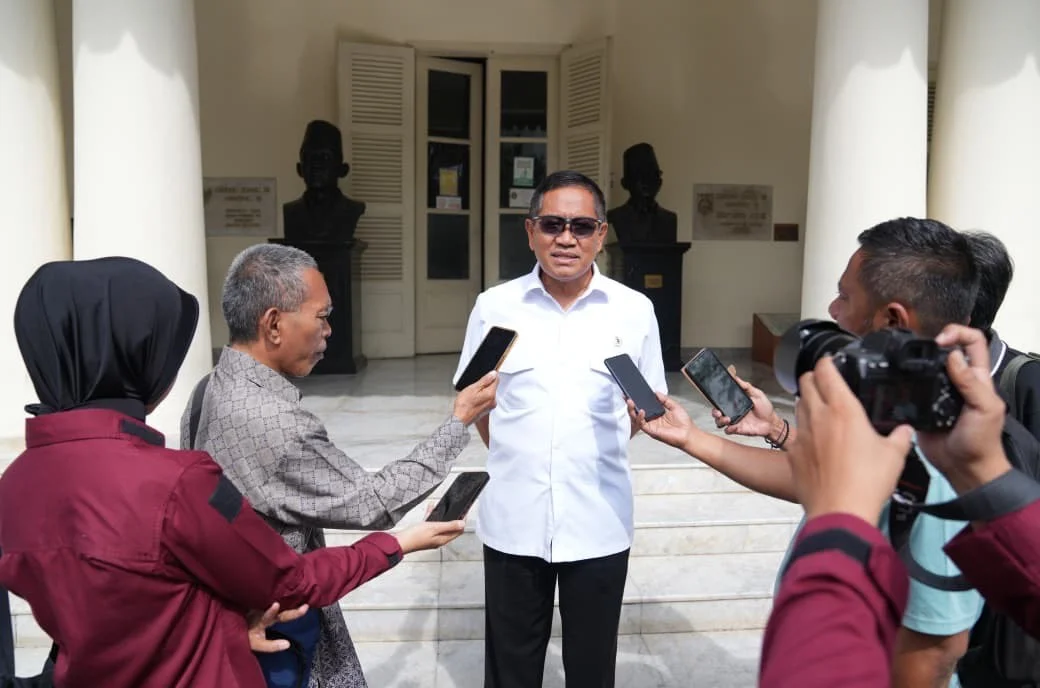 Wamenhan Tinjau Koleksi 🏛️ Museum Nasional Indonesia - Image 3