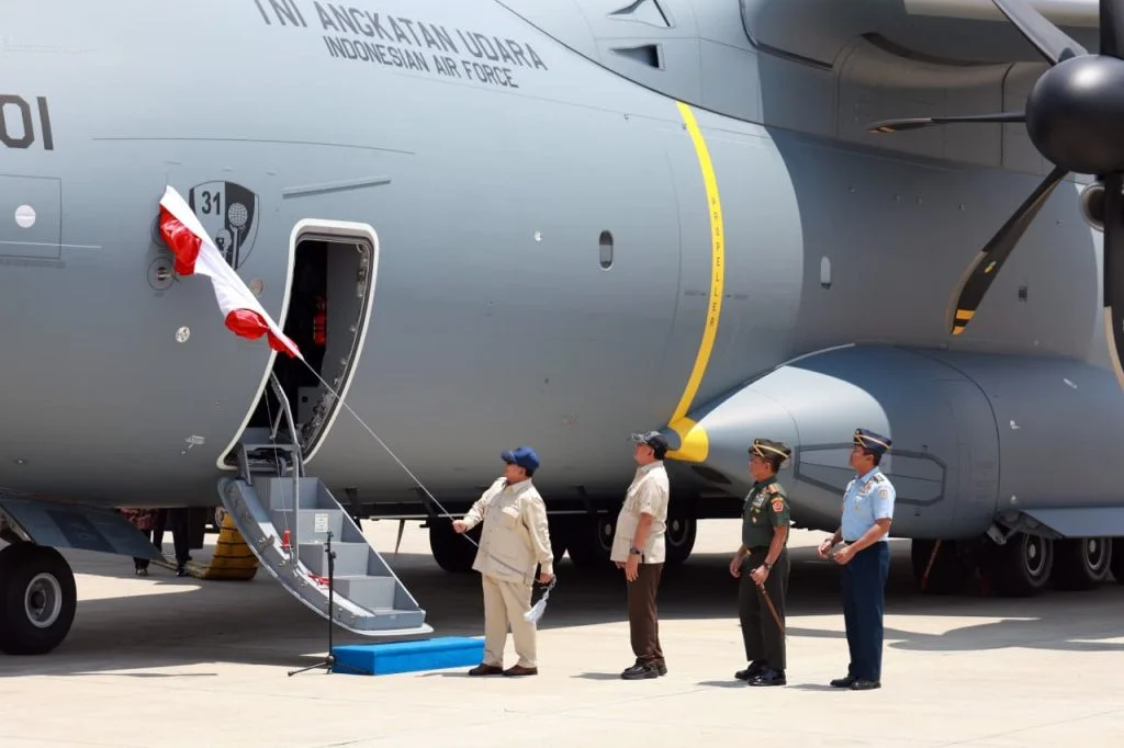 Presiden Serahkan Pesawat ✈️ A400M kepada TNI AU - Image 1