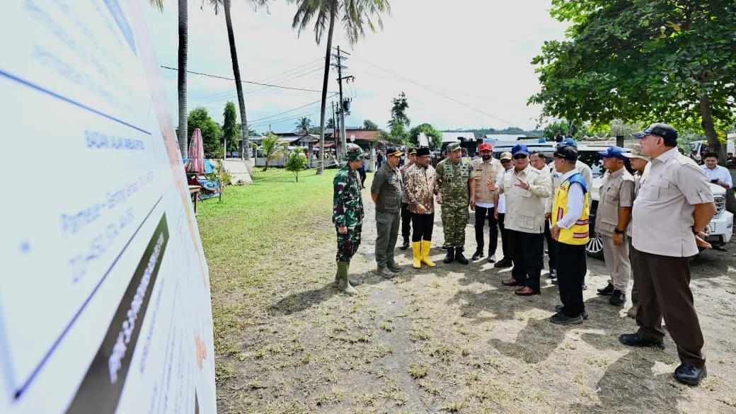 Presiden 🇮🇩 Tinjau Pemulihan Aceh: Jembatan Bailey dan Bantuan Pengungsi - Image 3