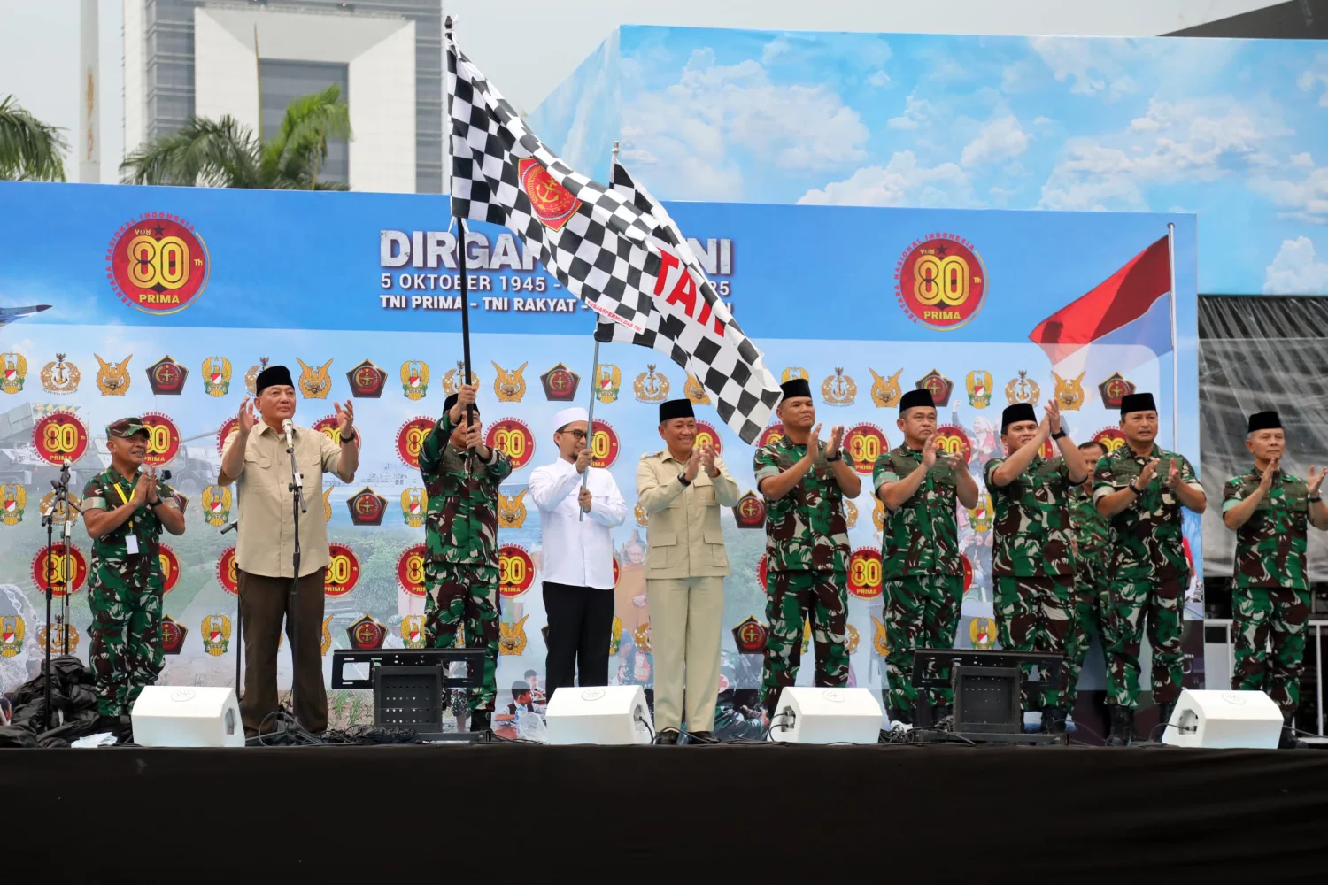 Menhan Hadiri Doa π Bersama dan Kirab Kebangsaan Peringatan HUT ke-80 TNI - Image 1