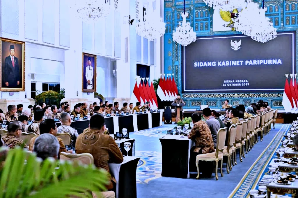 Sidang Kabinet 🏛️ Paripurna Tandai Satu Tahun Prabowo-Gibran: Menhan Sjafrie Hadiri, Presiden Tegaskan Hasil Nyata - Image 1