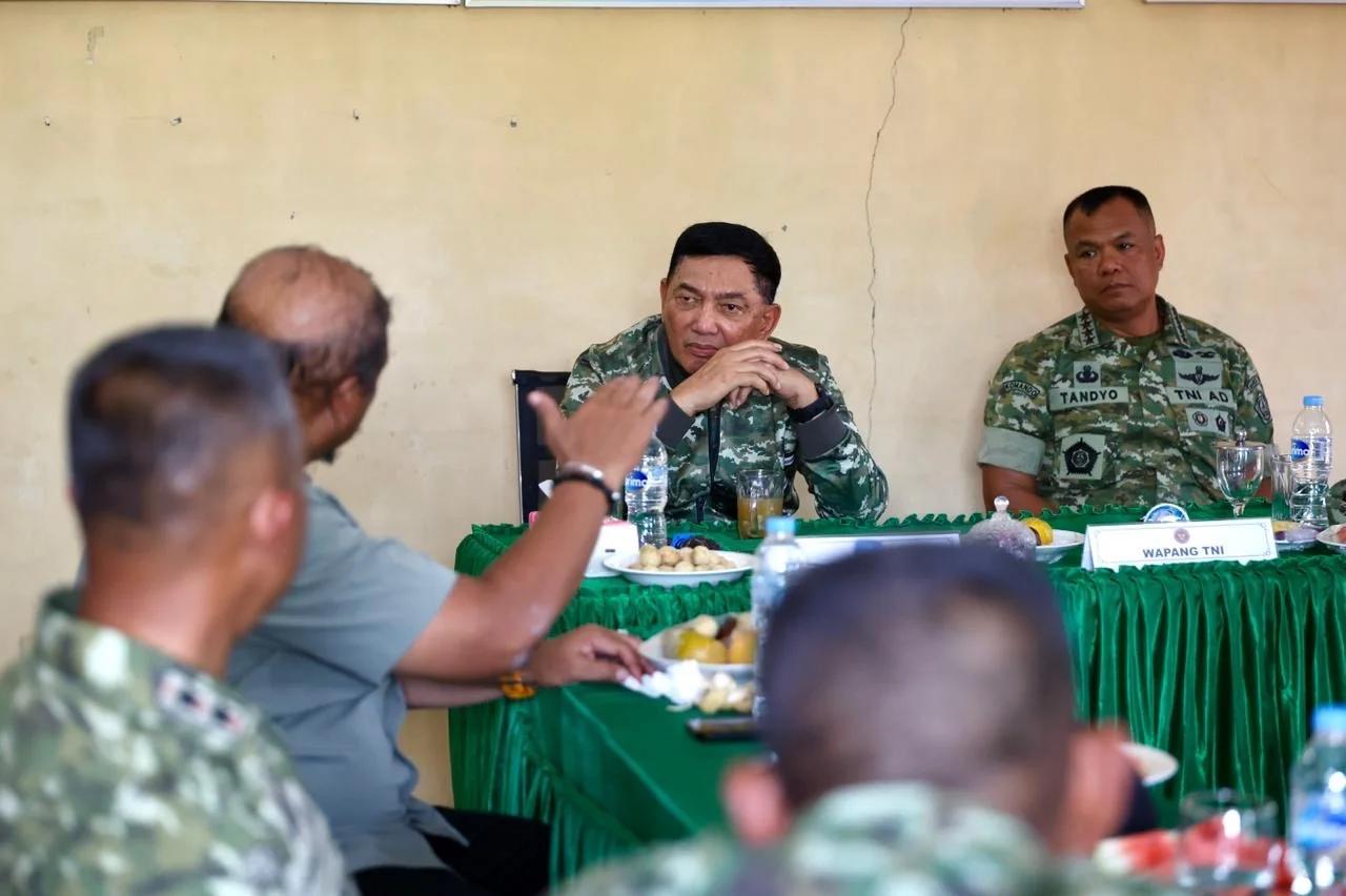 Menhan 🚁 Pimpin Satgas Kuala Aceh Tamiang, Alat Berat Siap Dikerahkan - Image 3