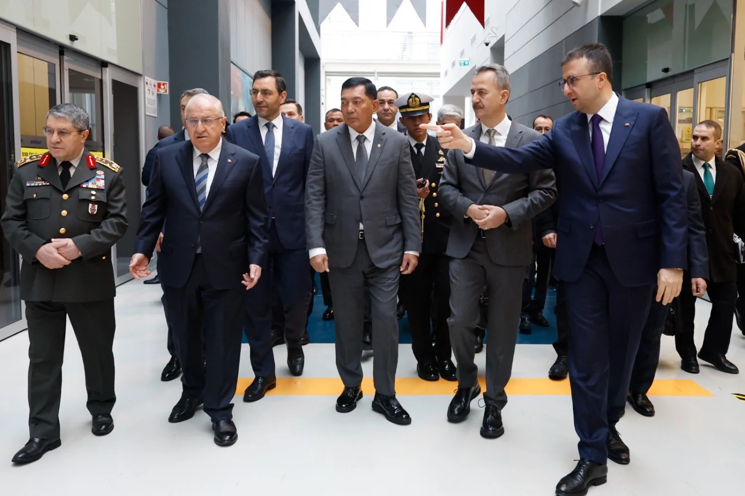 Menhan RI 🤝 di Turki: Perkuat Kerja Sama Pertahanan Strategis - Image 3