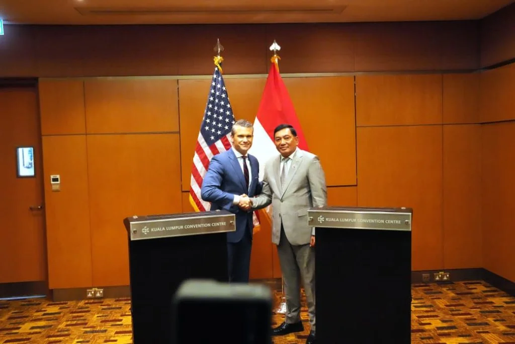 Menhan RI 🤝 Pete Hegseth: Penguatan Kerja Sama Pertahanan Indonesia-AS di Kuala Lumpur - Image 3