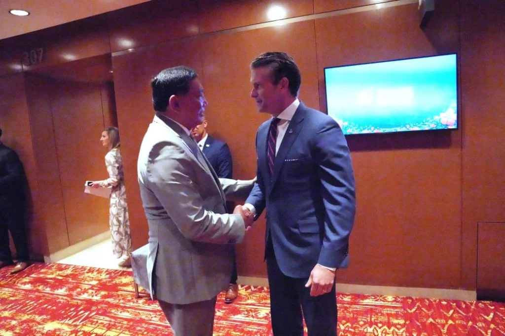 Menhan RI 🤝 Pete Hegseth: Penguatan Kerja Sama Pertahanan Indonesia-AS di Kuala Lumpur - Image 4