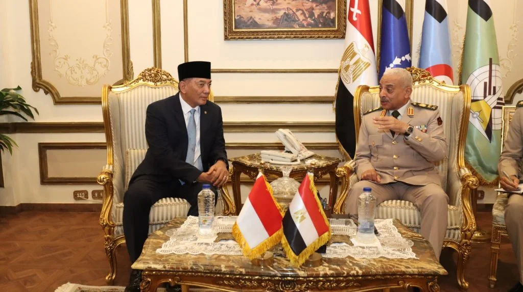 Menhan Sjafrie 🤝 Bertemu Menhan Mesir, Perkuat Kerja Sama Bilateral - Image 2