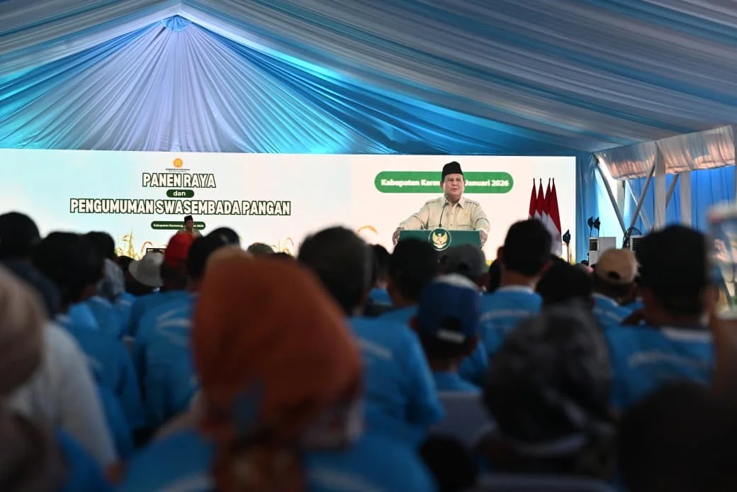 Swasembada Pangan 🌾 2025 Tercapai: Menhan Sjafrie Dampingi Presiden di Karawang - Image 2