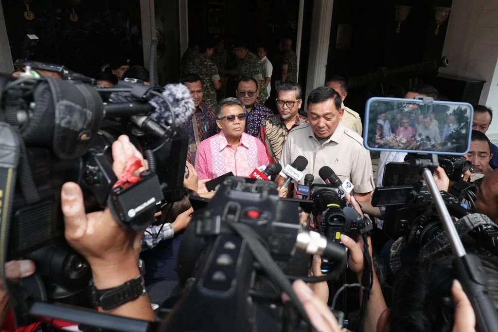 Menhan Sjafrie Terima 🤝 Kunjungan Ketua Majelis Syura PKS Bahas Penguatan Pertahanan dan Keamanan Manusia - Image 3