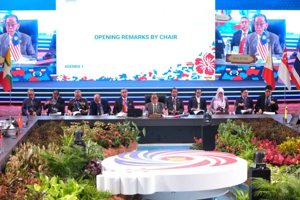 Menhan Sjafrie Hadiri ADMM 🛡️ ke-19: Indonesia Perkuat Solidaritas Kawasan - Image 3