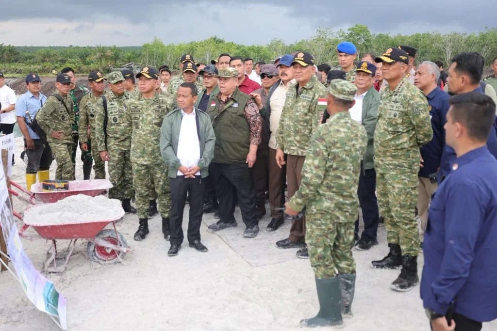 Menhan Tegaskan Penegakan Hukum ⚖️ Tambang Ilegal Bangka Tengah - Image 1