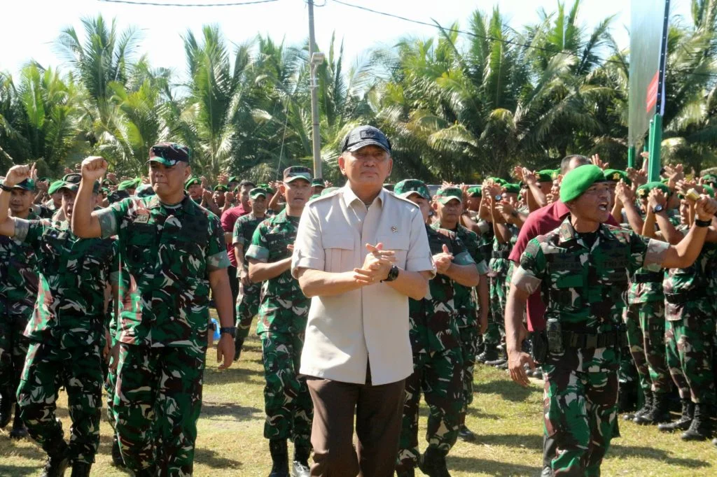 Menhan Sjafrie 🛡️ Tinjau Batalyon 838, Dorong Perisai Trisula Nusantara - Image 4