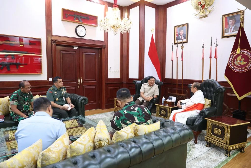 Menhan Terima Kunjungan ⛪ Uskup Agung Jakarta, Perkuat Persatuan Bangsa - Image 2