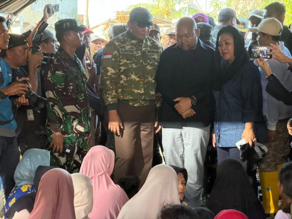 Menhan Tinjau Bencana π Aceh, Kemhan Salurkan Bantuan - Image 1