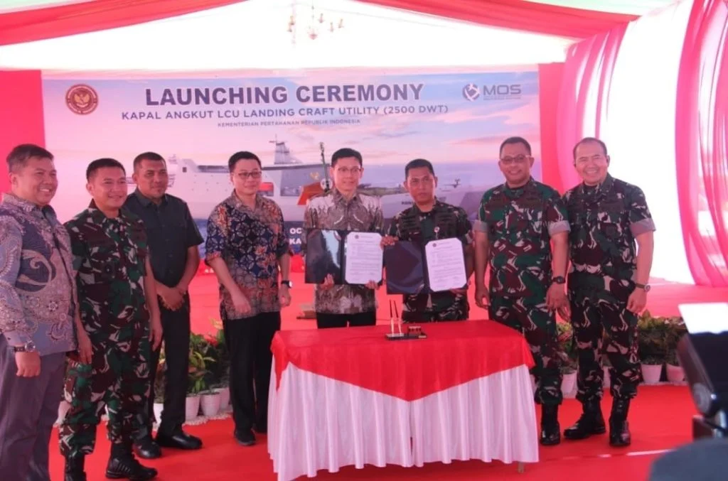 TNI AD Makin Kuat! Kapal LCU 2.500 DWT Diluncurkan di Kepri - Image 1