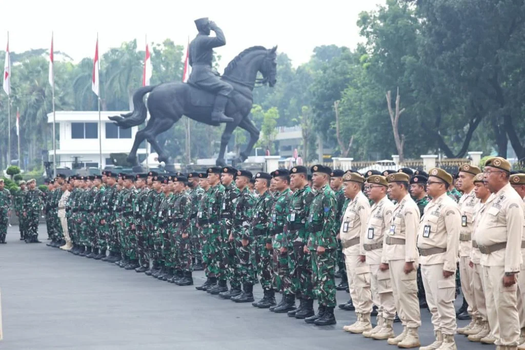 Sahli Menhan Sosial Pimpin Upacara Kemhan, Tegaskan Waspada Disinformasi - Image 3