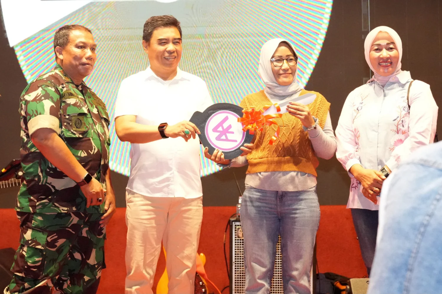 TNI Gelar Hiburan 🎭 Rakyat HUT ke-80: Kedekatan dengan Masyarakat Jakarta - Image 1