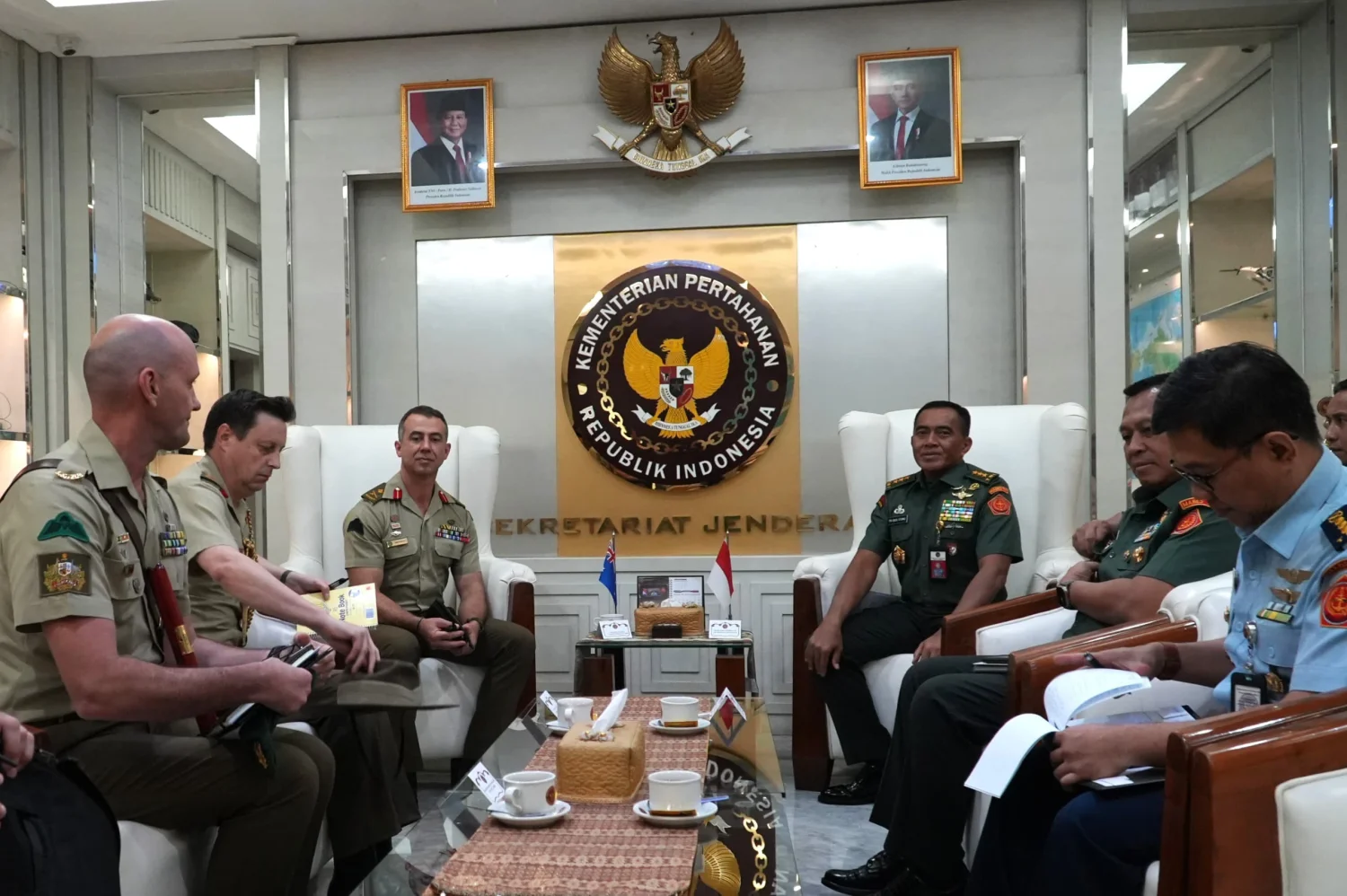 Sekjen Kemhan π€ Terima SOCAUST Perkuat Kerja Sama Bilateral - Image 3