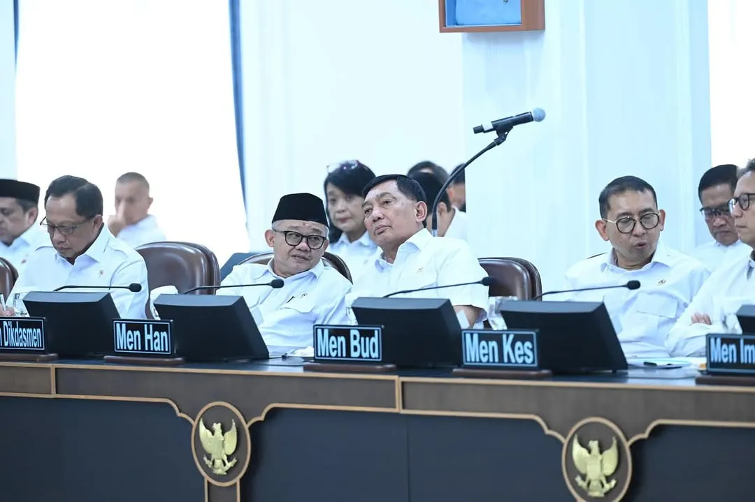 Prabowo Perkuat Sinergi 🤝 TNI-Polri Jaga Stabilitas Nasional Pasca Demo - Image 3