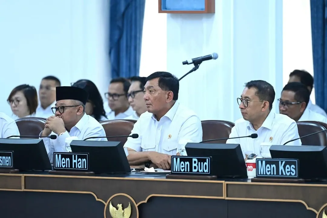 Prabowo Perkuat Sinergi 🤝 TNI-Polri Jaga Stabilitas Nasional Pasca Demo - Image 5