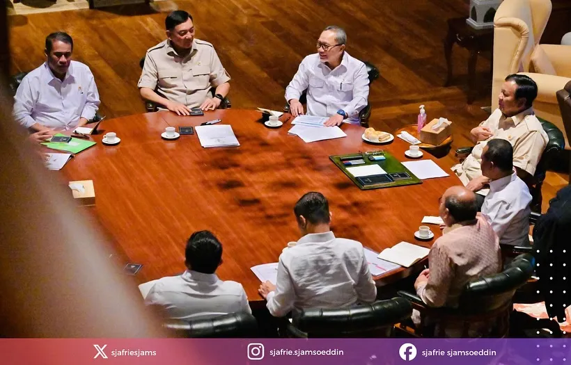 Prabowo Gelar Rapat Maraton 4 Jam Bahas Tambang Ilegal hingga Investasi di Hambalang - Image 1