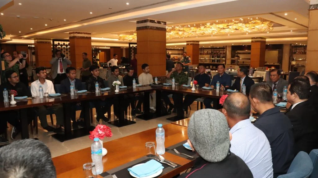 Tiba di Mesir, 🇪🇬 Menhan Sjafrie Bertemu Mahasiswa Indonesia dan Pejabat KBRI - Image 3