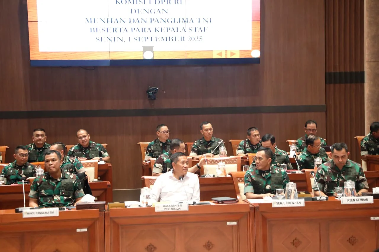 Wamenhan Tegas Bahas 💰 Anggaran Pertahanan 2026 Dukung Ekonomi - Image 2