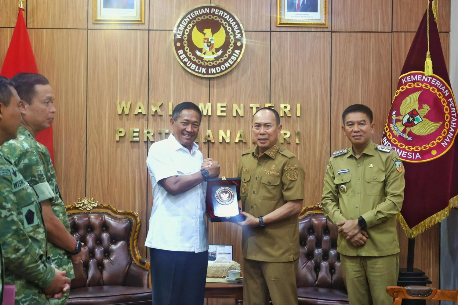 Wamenhan Bahas Pembentukan 🏛️ Kodam dan Mako Grup 5 Kopassus di Sulawesi Tenggara - Image 1