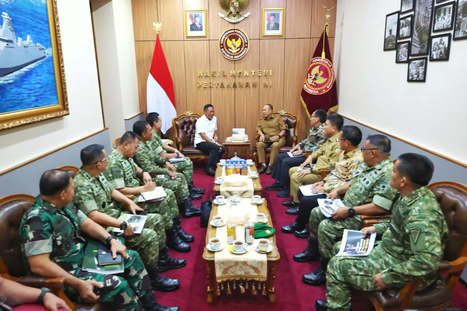 Wamenhan Bahas Pembentukan 🏛️ Kodam dan Mako Grup 5 Kopassus di Sulawesi Tenggara - Image 2