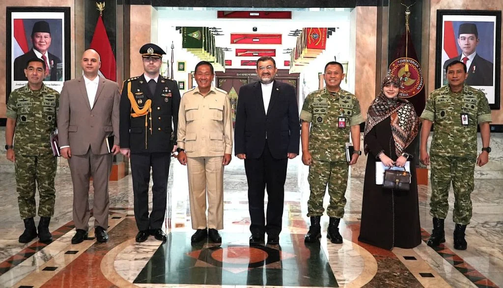 Wamenhan RI Terima Dubes Iran 🤝 Bahas Transfer Teknologi dan Kerja Sama Industri Pertahanan - Image 2