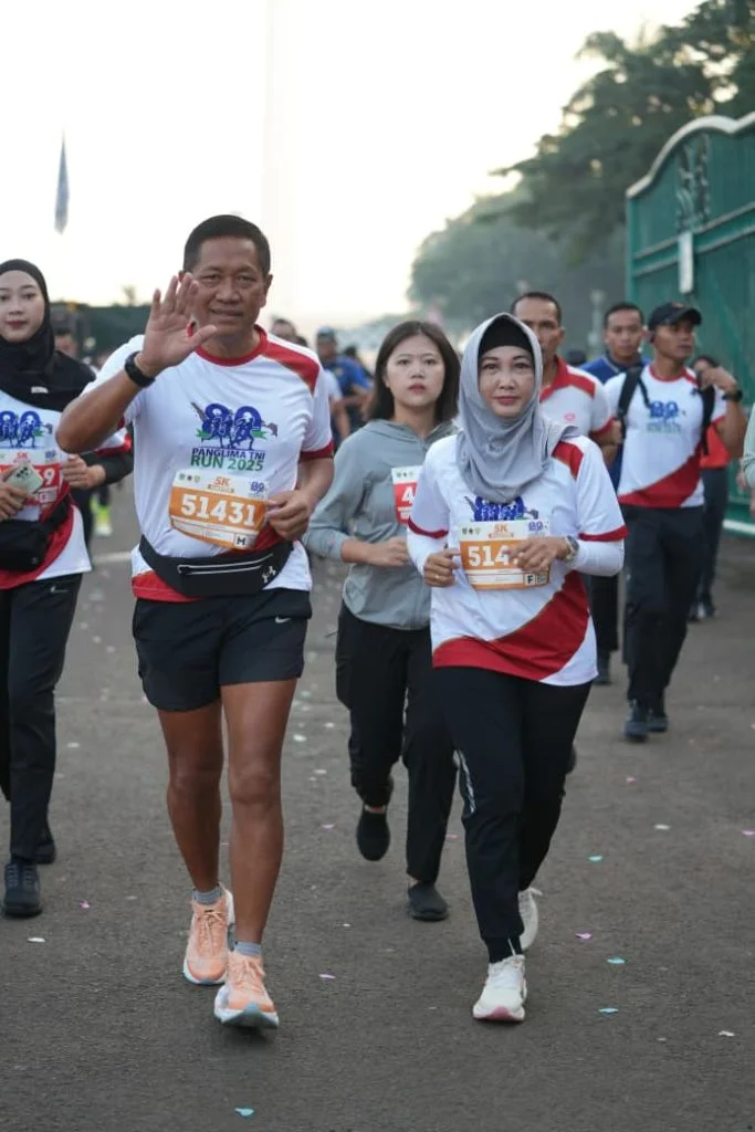 Wamenhan RI Tunjukkan Sinergitas dalam Panglima TNI Run HUT ke-80 - Image 3