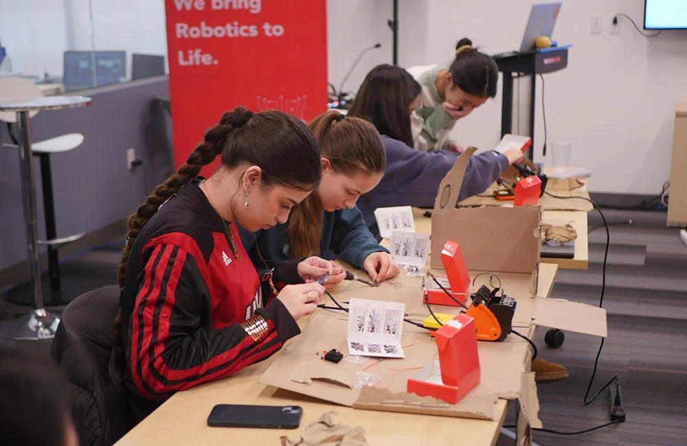 MassRobotics Buka Fellowship STEM Khusus Siswi SMA - Kohort ke-6 Dimulai 2026 - Image 1